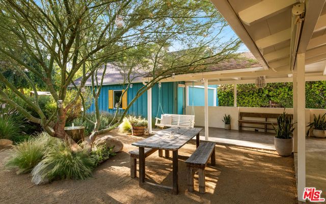 6101 Shoup Avenue, Woodland Hills, CA 91367