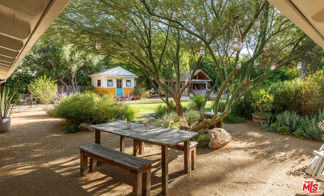 6101 Shoup Avenue, Woodland Hills, CA 91367