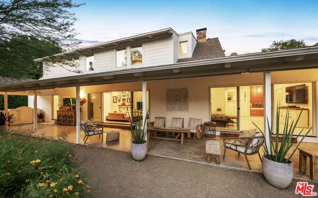 6101 Shoup Avenue, Woodland Hills, CA 91367