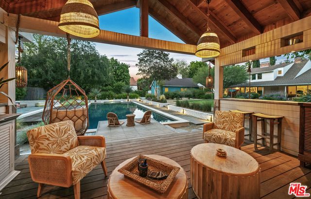 6101 Shoup Avenue, Woodland Hills, CA 91367