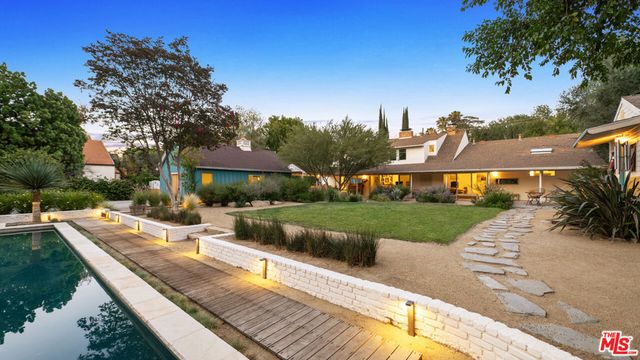 6101 Shoup Avenue, Woodland Hills, CA 91367