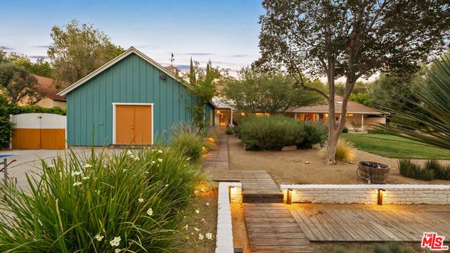 6101 Shoup Avenue, Woodland Hills, CA 91367