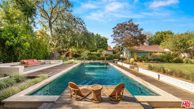 6101 Shoup Avenue, Woodland Hills, CA 91367