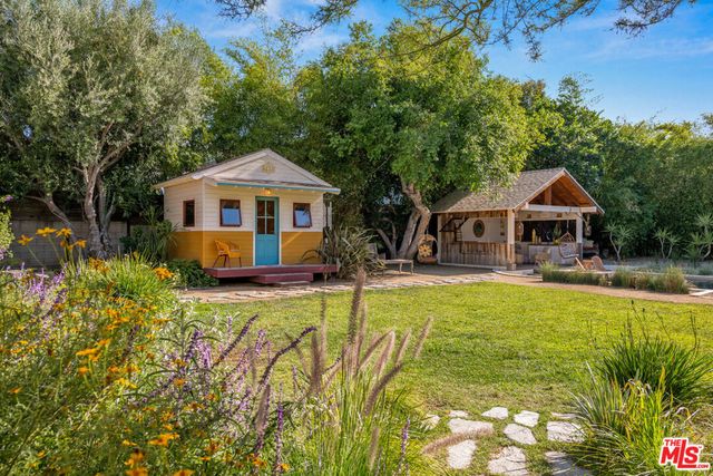 6101 Shoup Avenue, Woodland Hills, CA 91367