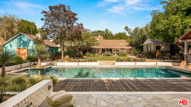 6101 Shoup Avenue, Woodland Hills, CA 91367