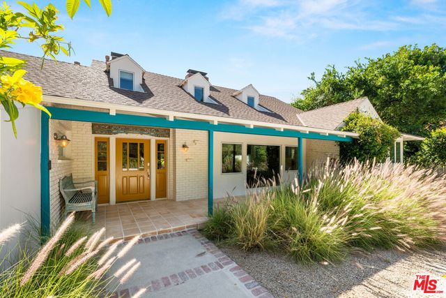 6101 Shoup Avenue, Woodland Hills, CA 91367
