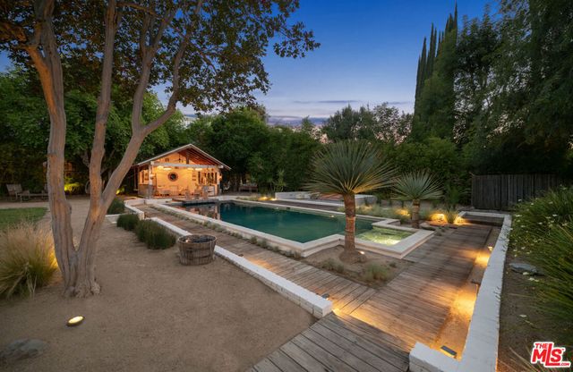 6101 Shoup Avenue, Woodland Hills, CA 91367