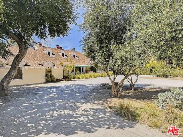 6101 Shoup Avenue, Woodland Hills, CA 91367
