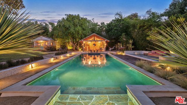 6101 Shoup Avenue, Woodland Hills, CA 91367
