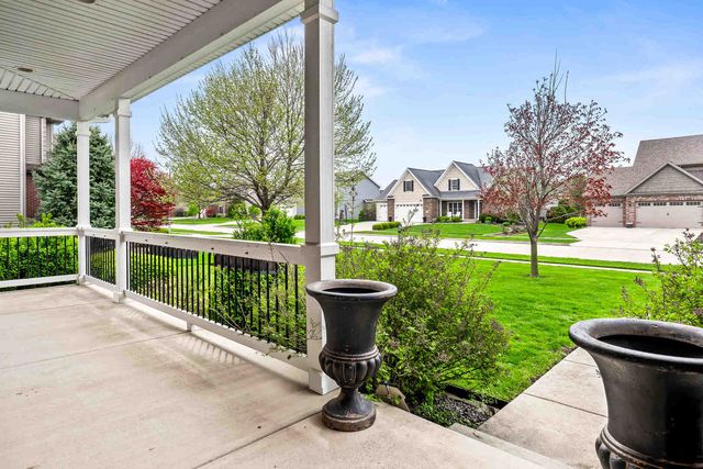 2213 Tyler Trail, Bloomington, IL 61704