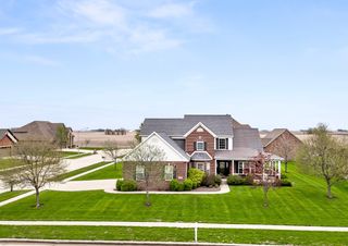 2213 Tyler Trail, Bloomington, IL 61704