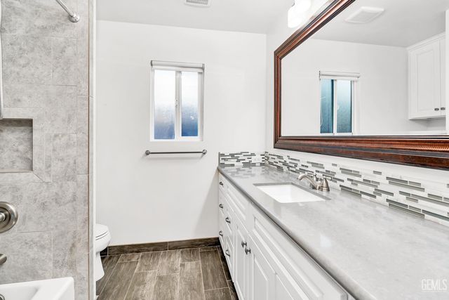 7009 Quailwood Drive, Bakersfield, CA 93309