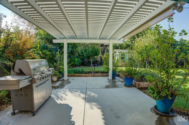 7009 Quailwood Drive, Bakersfield, CA 93309