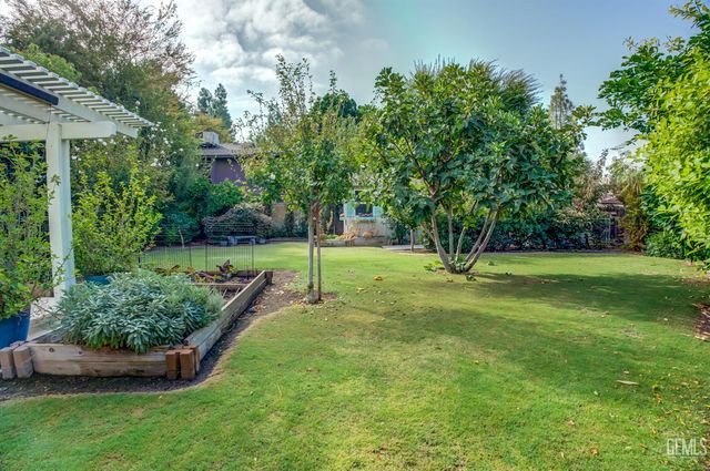 7009 Quailwood Drive, Bakersfield, CA 93309