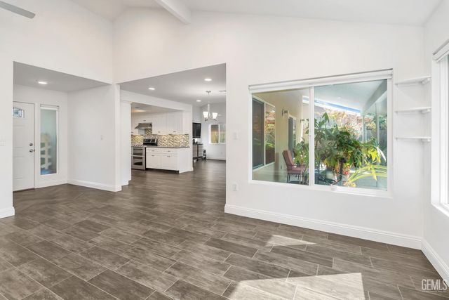 7009 Quailwood Drive, Bakersfield, CA 93309