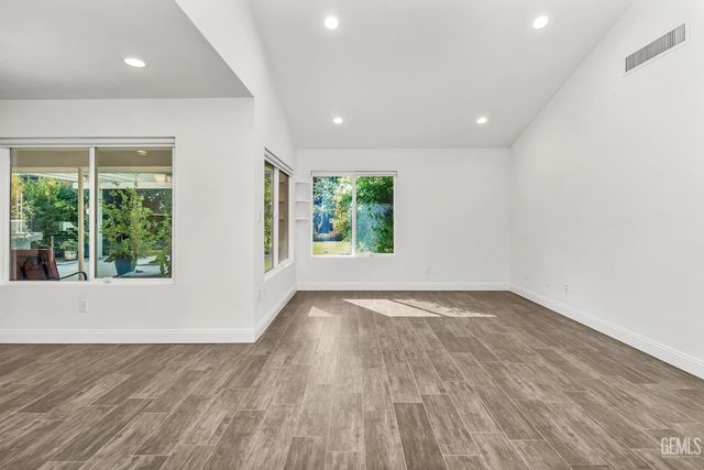 7009 Quailwood Drive, Bakersfield, CA 93309