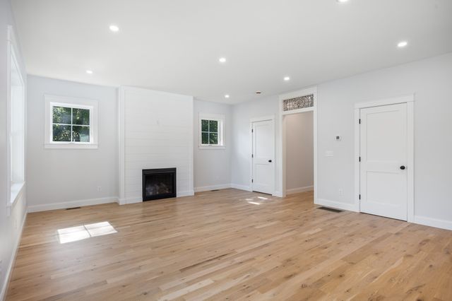 48 Beach Rd, Salisbury, MA 01952