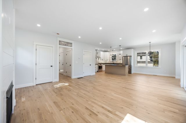 48 Beach Rd, Salisbury, MA 01952
