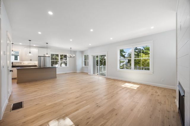 48 Beach Rd, Salisbury, MA 01952