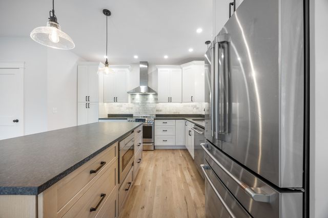 48 Beach Rd, Salisbury, MA 01952