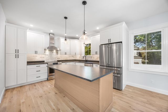 48 Beach Rd, Salisbury, MA 01952