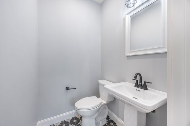 48 Beach Rd, Salisbury, MA 01952