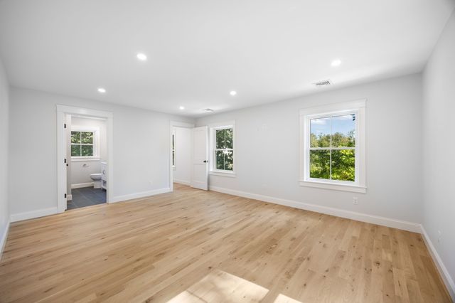 48 Beach Rd, Salisbury, MA 01952