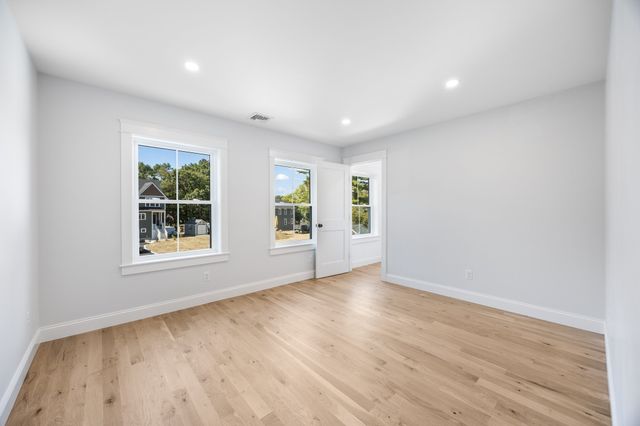 48 Beach Rd, Salisbury, MA 01952