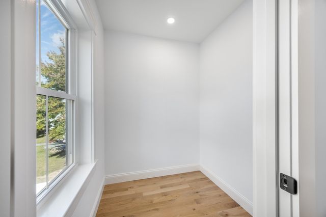 48 Beach Rd, Salisbury, MA 01952