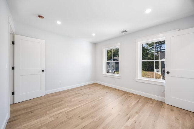 48 Beach Rd, Salisbury, MA 01952