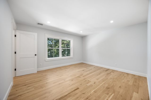 48 Beach Rd, Salisbury, MA 01952