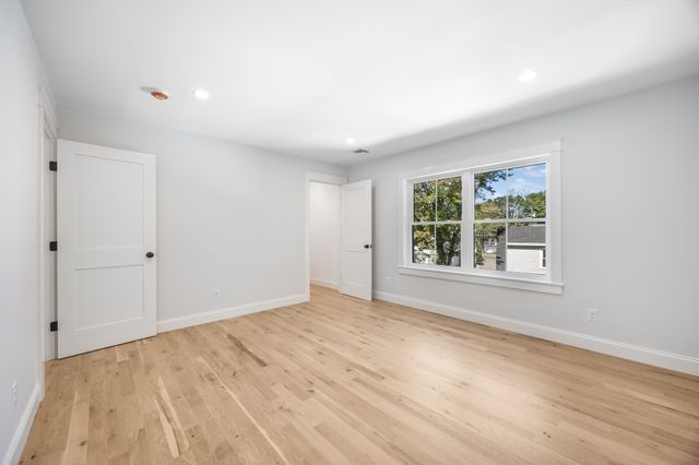 48 Beach Rd, Salisbury, MA 01952