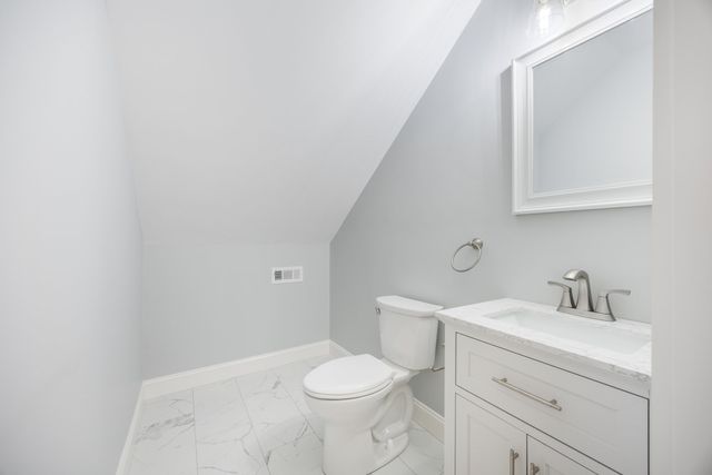 48 Beach Rd, Salisbury, MA 01952