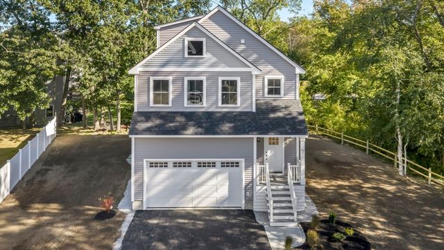 48 Beach Rd, Salisbury, MA 01952