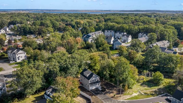 48 Beach Rd, Salisbury, MA 01952
