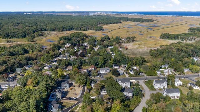 48 Beach Rd, Salisbury, MA 01952