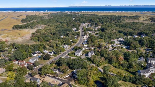 48 Beach Rd, Salisbury, MA 01952