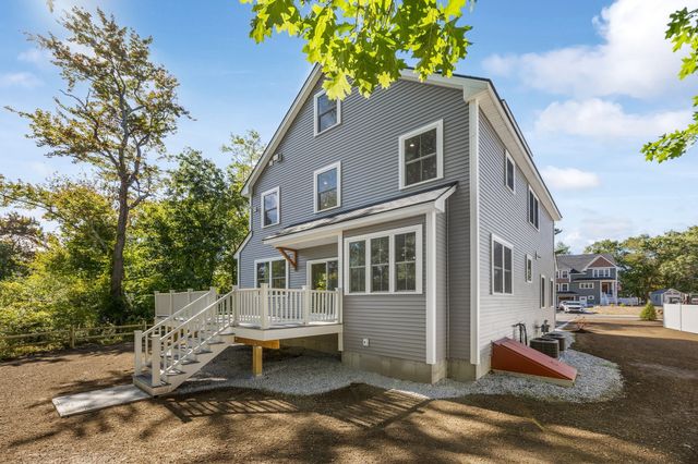 48 Beach Rd, Salisbury, MA 01952