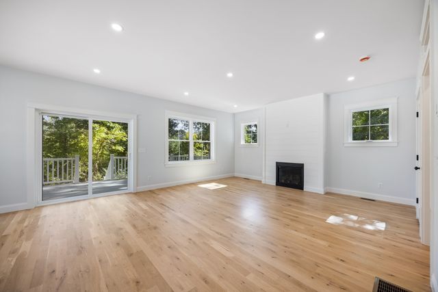 48 Beach Rd, Salisbury, MA 01952