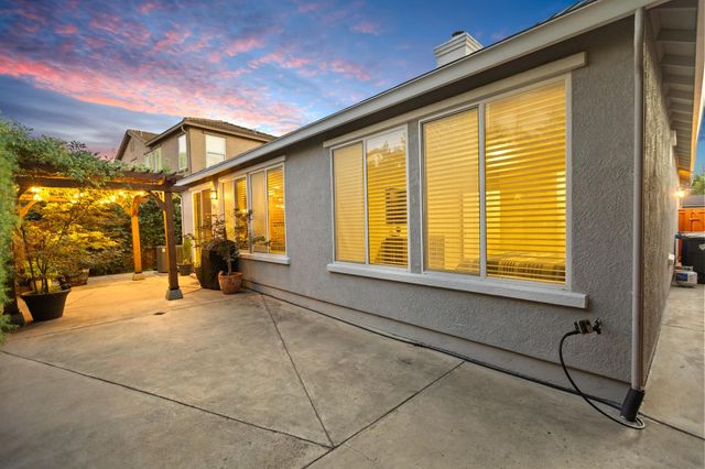 3470 River Shoal Ave, Sacramento, CA 95833