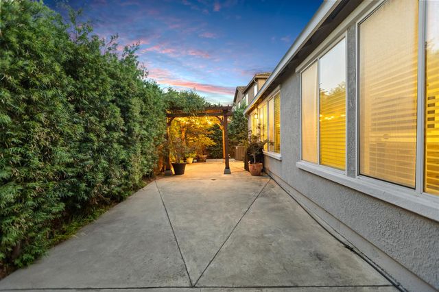 3470 River Shoal Ave, Sacramento, CA 95833