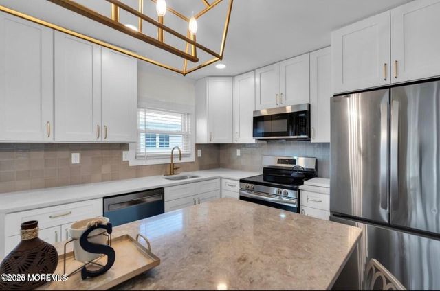 7 Georgetown Drive, Toms River, NJ 08757