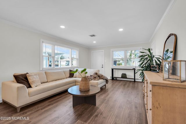 7 Georgetown Drive, Toms River, NJ 08757