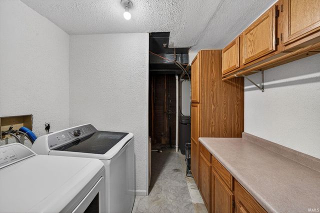 4137 Greenglade Court, South Bend, IN 46628
