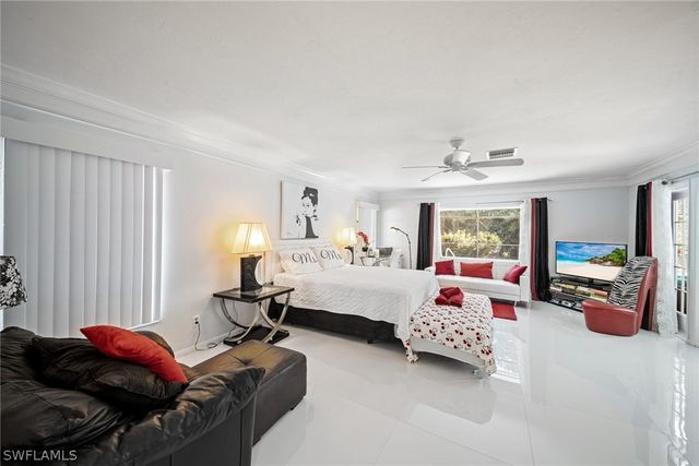 189 Palmetto Dunes CIR, Naples, FL 34113