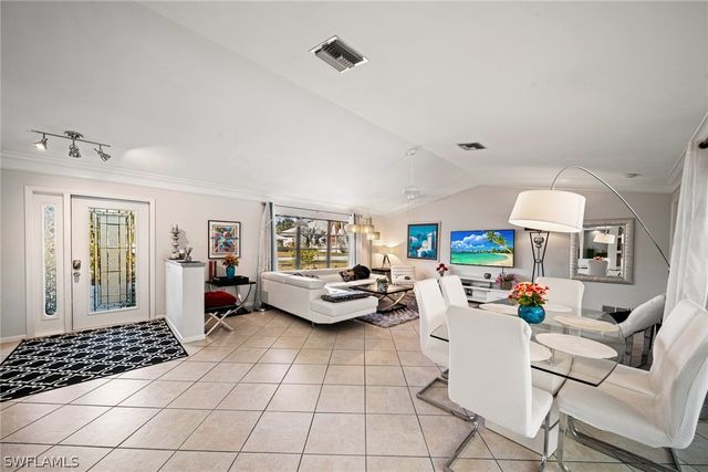 189 Palmetto Dunes CIR, Naples, FL 34113