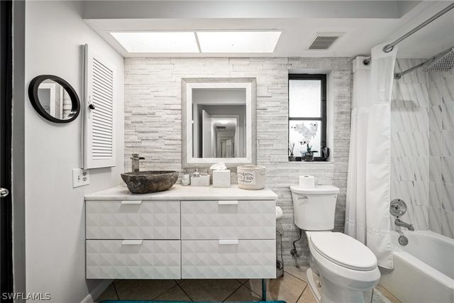 189 Palmetto Dunes CIR, Naples, FL 34113