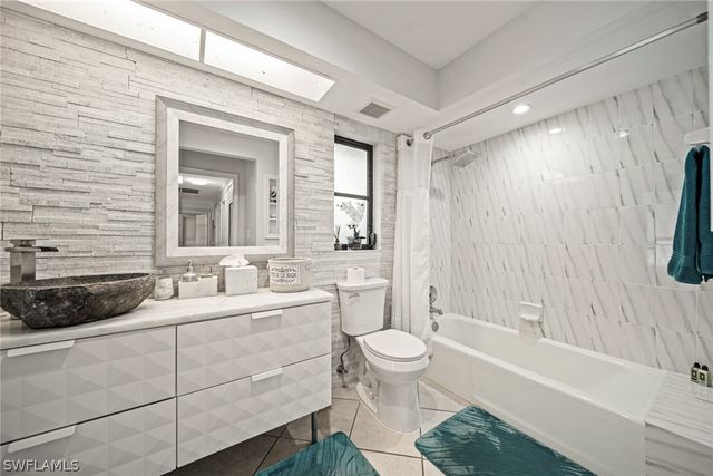 189 Palmetto Dunes CIR, Naples, FL 34113