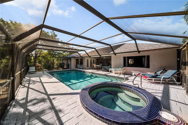 189 Palmetto Dunes CIR, Naples, FL 34113