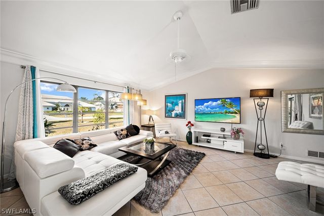 189 Palmetto Dunes CIR, Naples, FL 34113